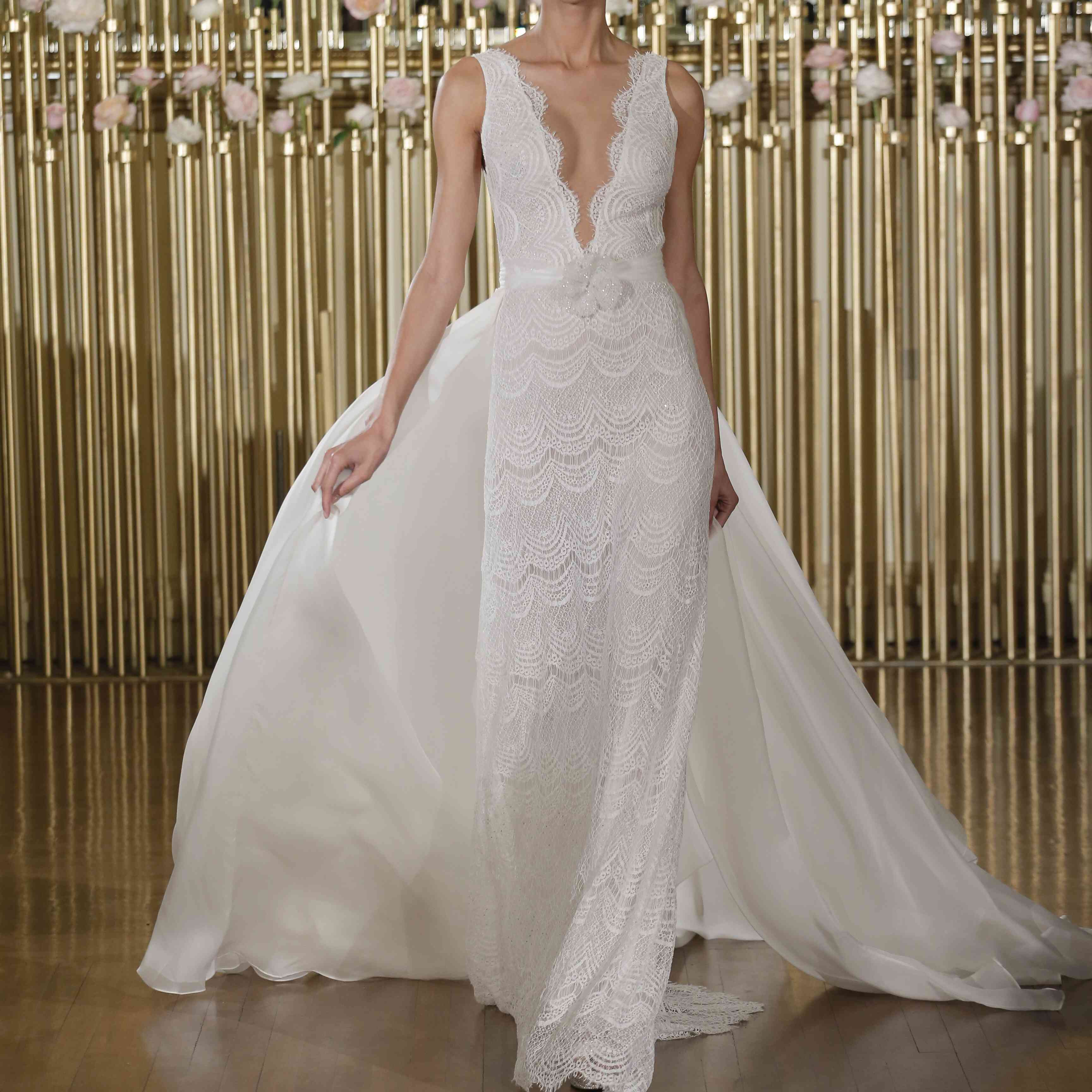 <p Francesca Miranda裙带婚纱</p><br><br>