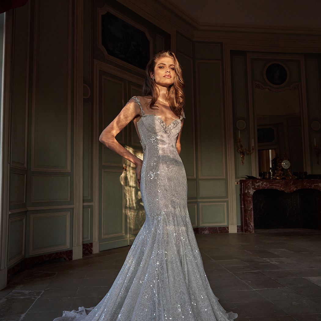 由Galia Lahav设计的花式白色婚纱