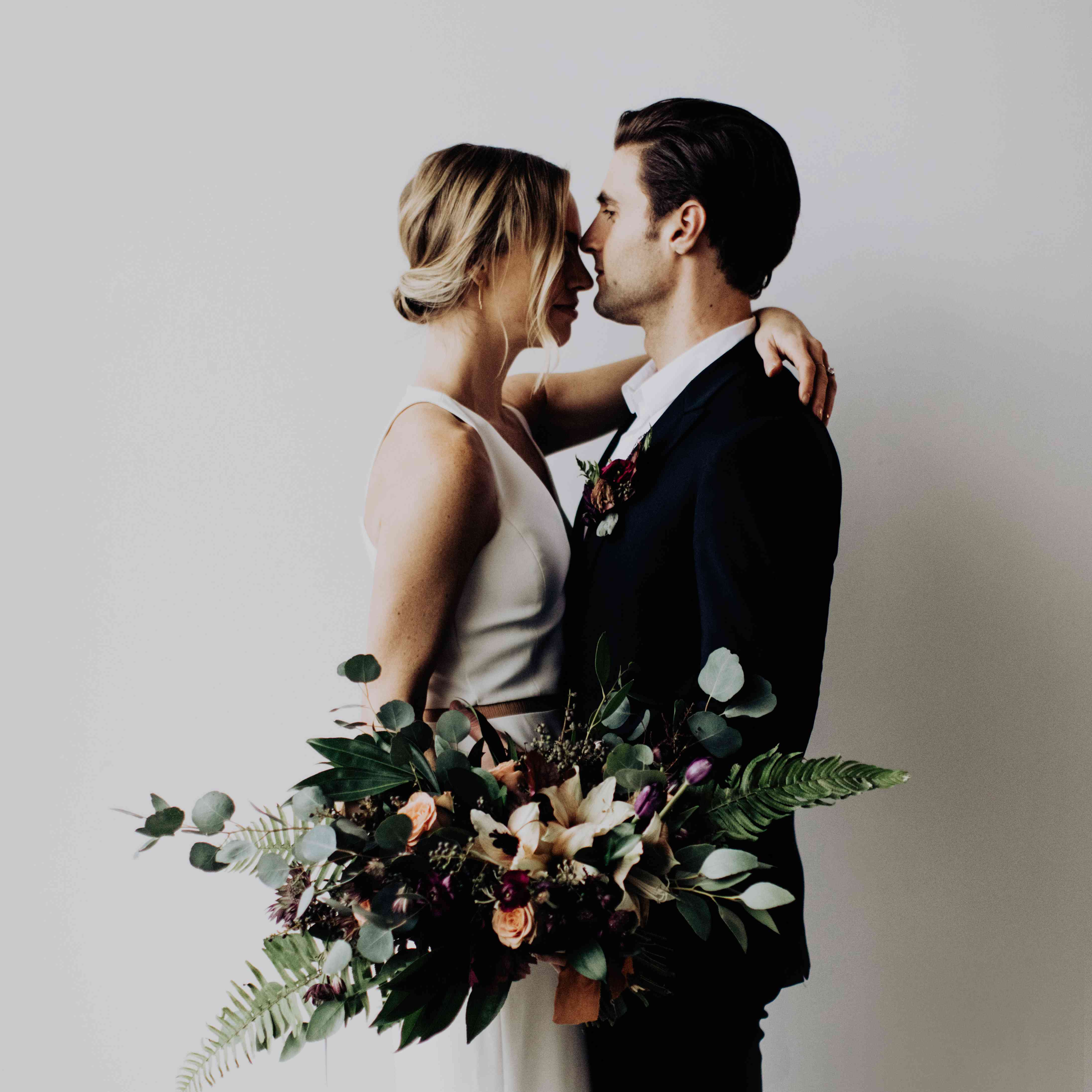 <p>新娘和新郎亲密</ p> <br> <br>