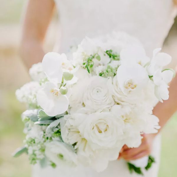 白色甜豌豆花束