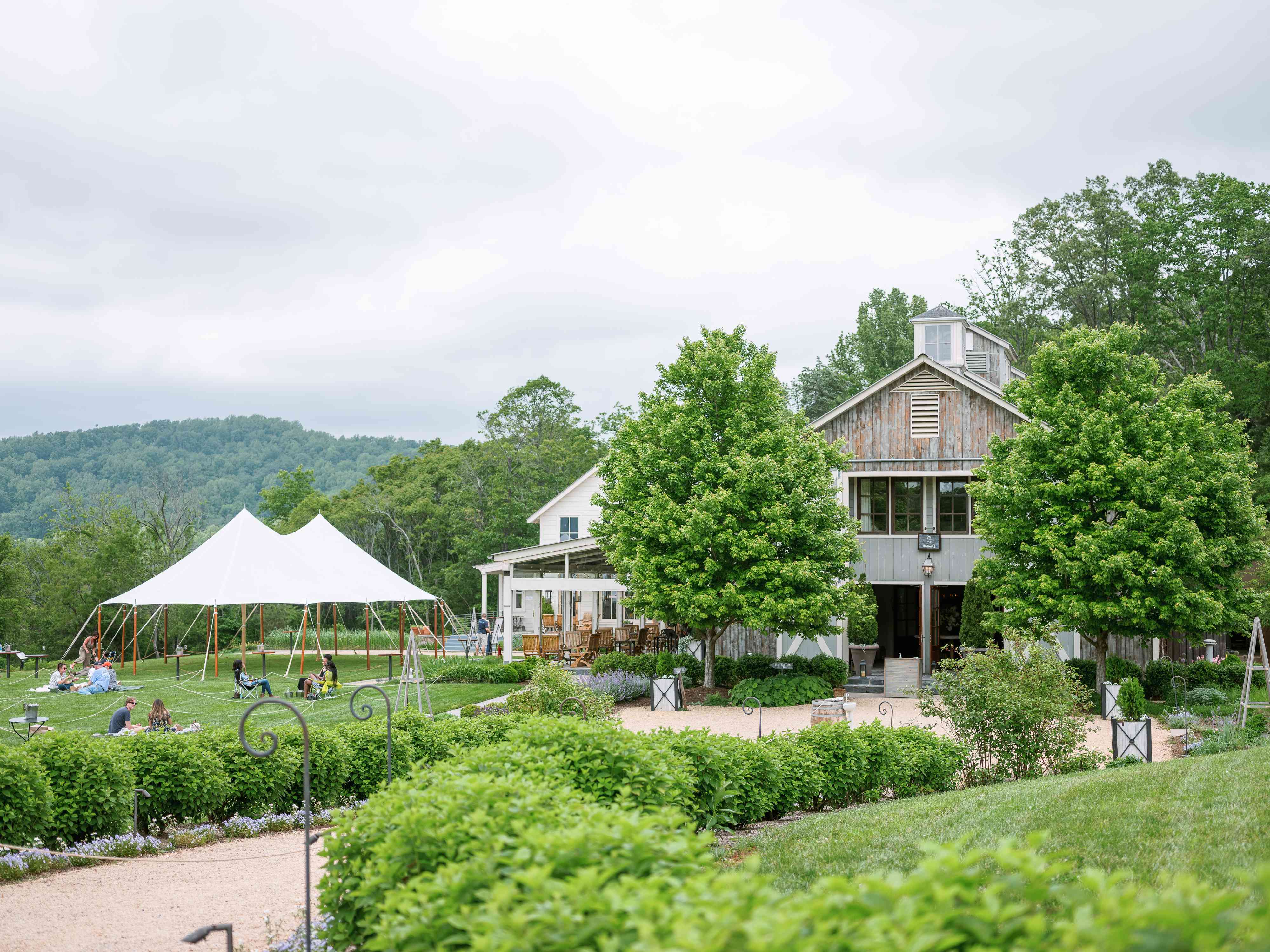 outdoor venue“class=