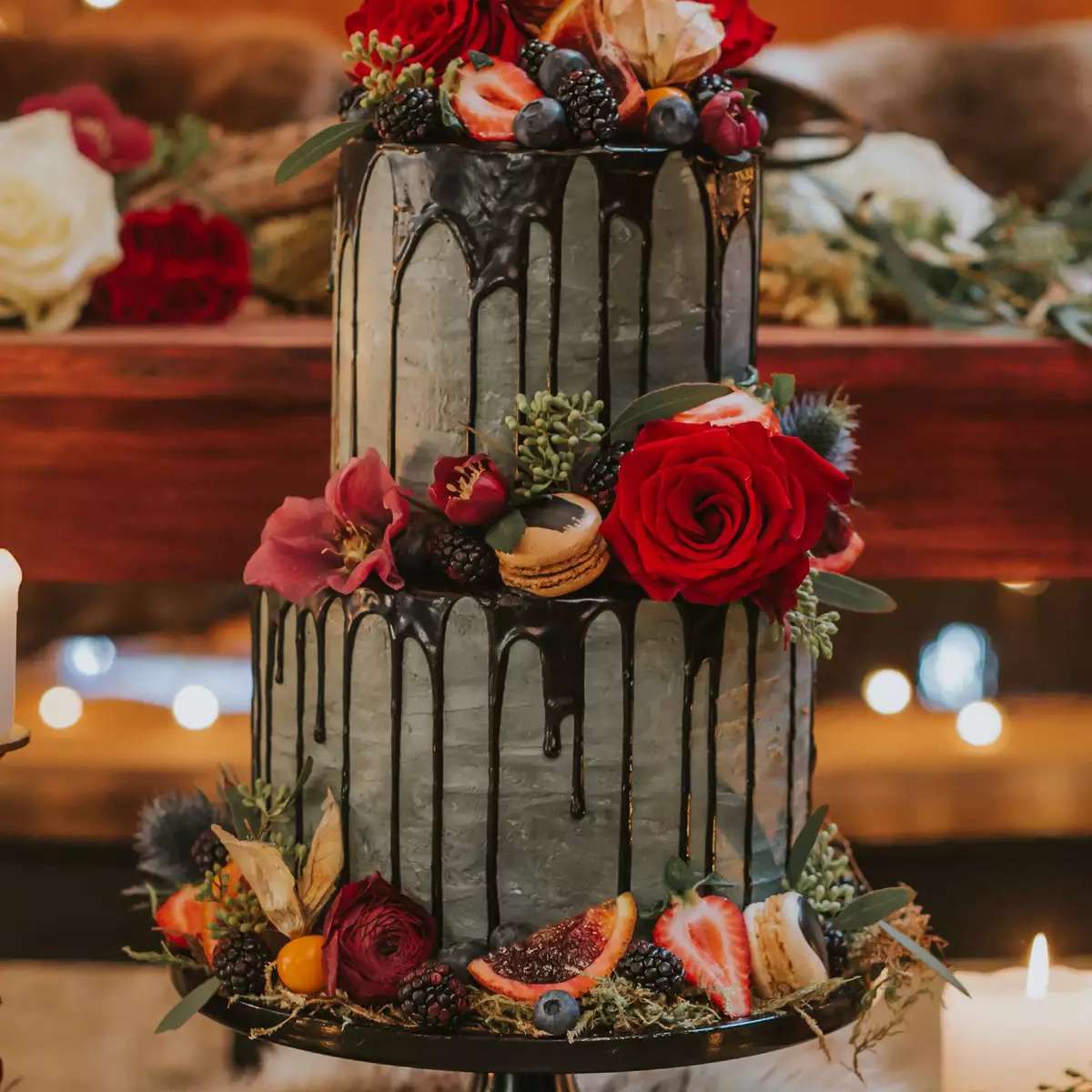 婚礼蛋糕上有黑色的水滴