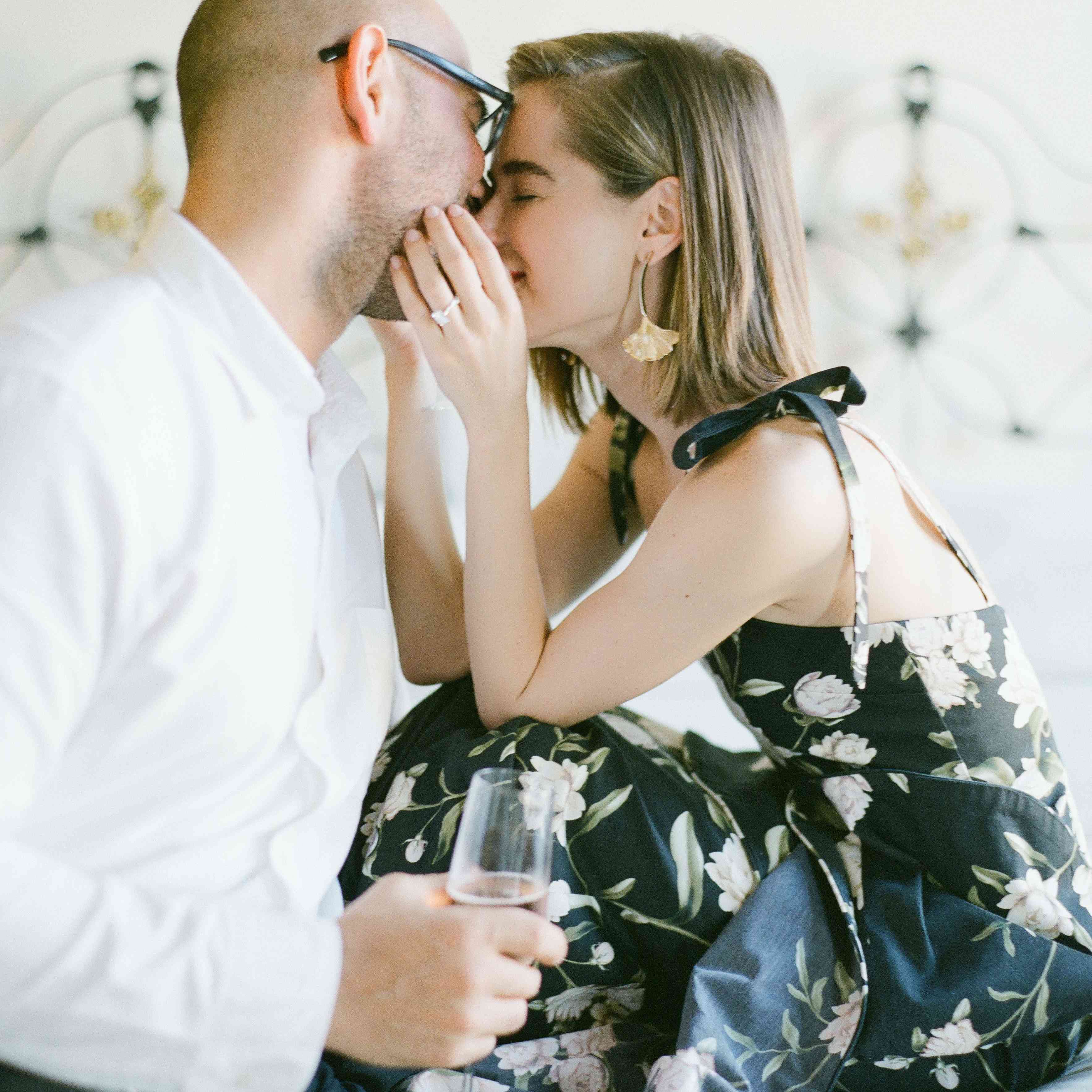 斯蒂芬妮·希尔订婚照188bet官网88bet官网