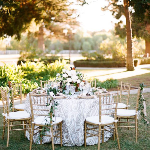 表在户外的婚礼