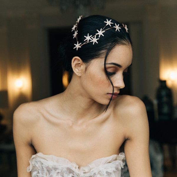 <P>富婚礼发饰</ P>