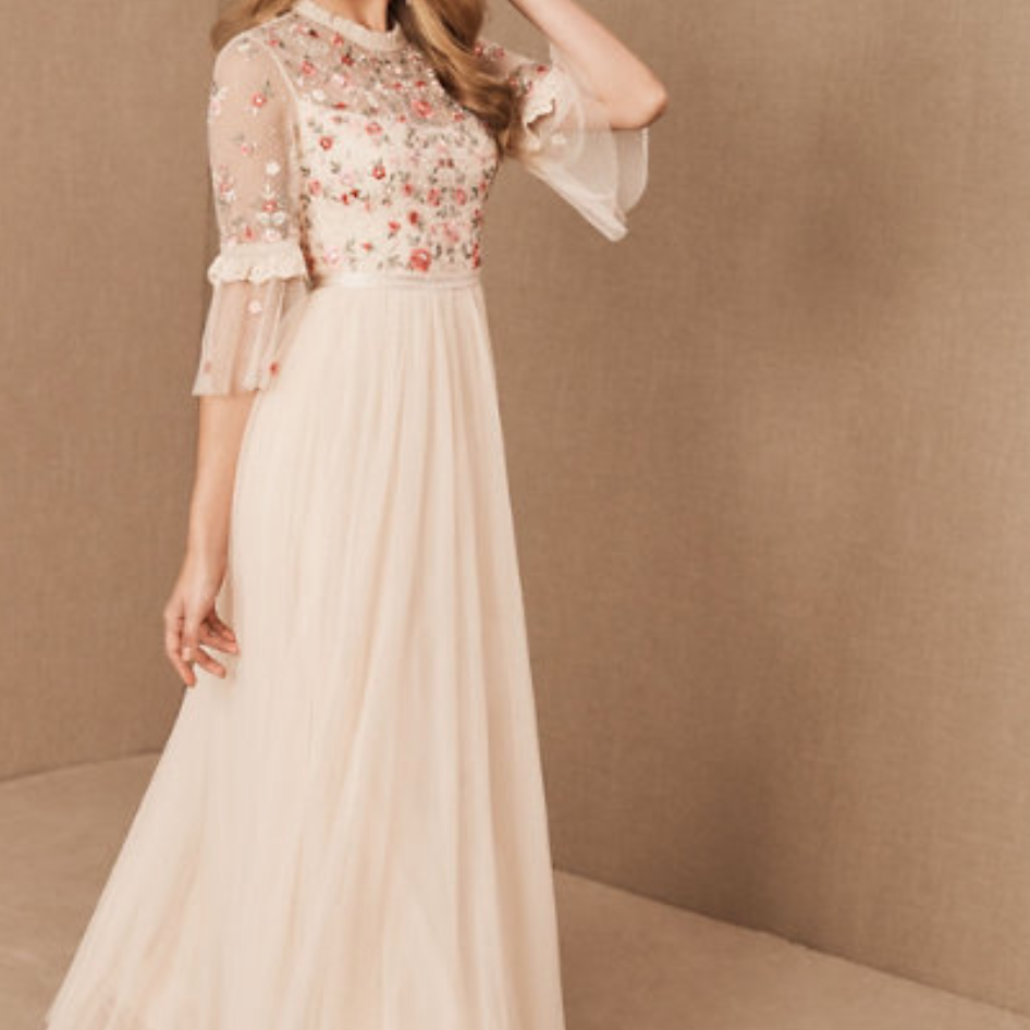 针和螺纹蝴蝶草甸礼服