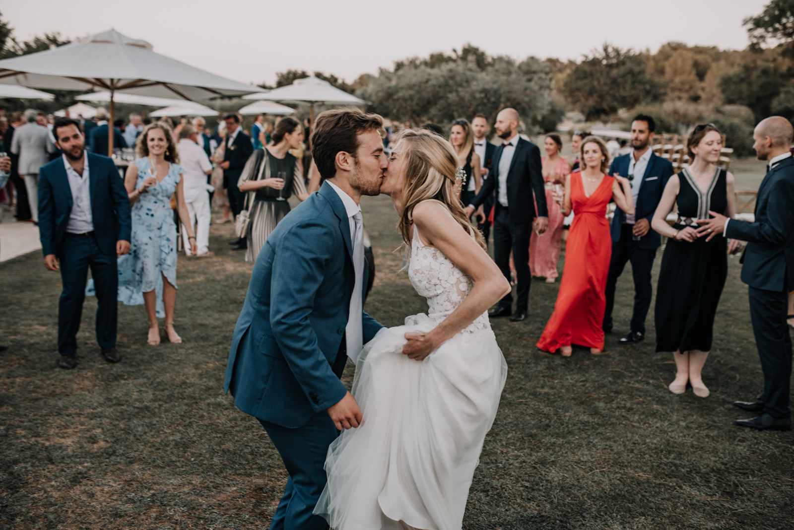 夫妻接吻＂class=