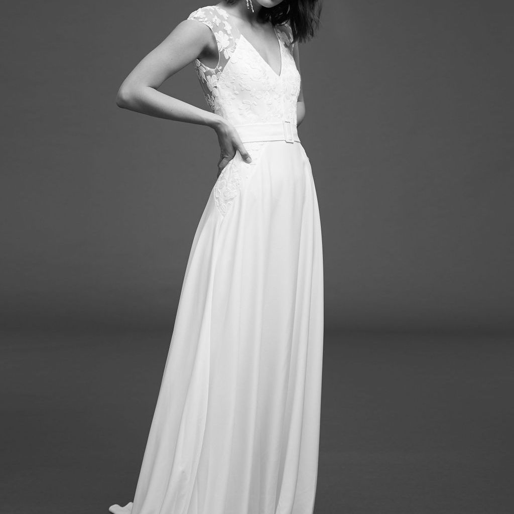 在A线无袖连衣裙绉用皮带型号