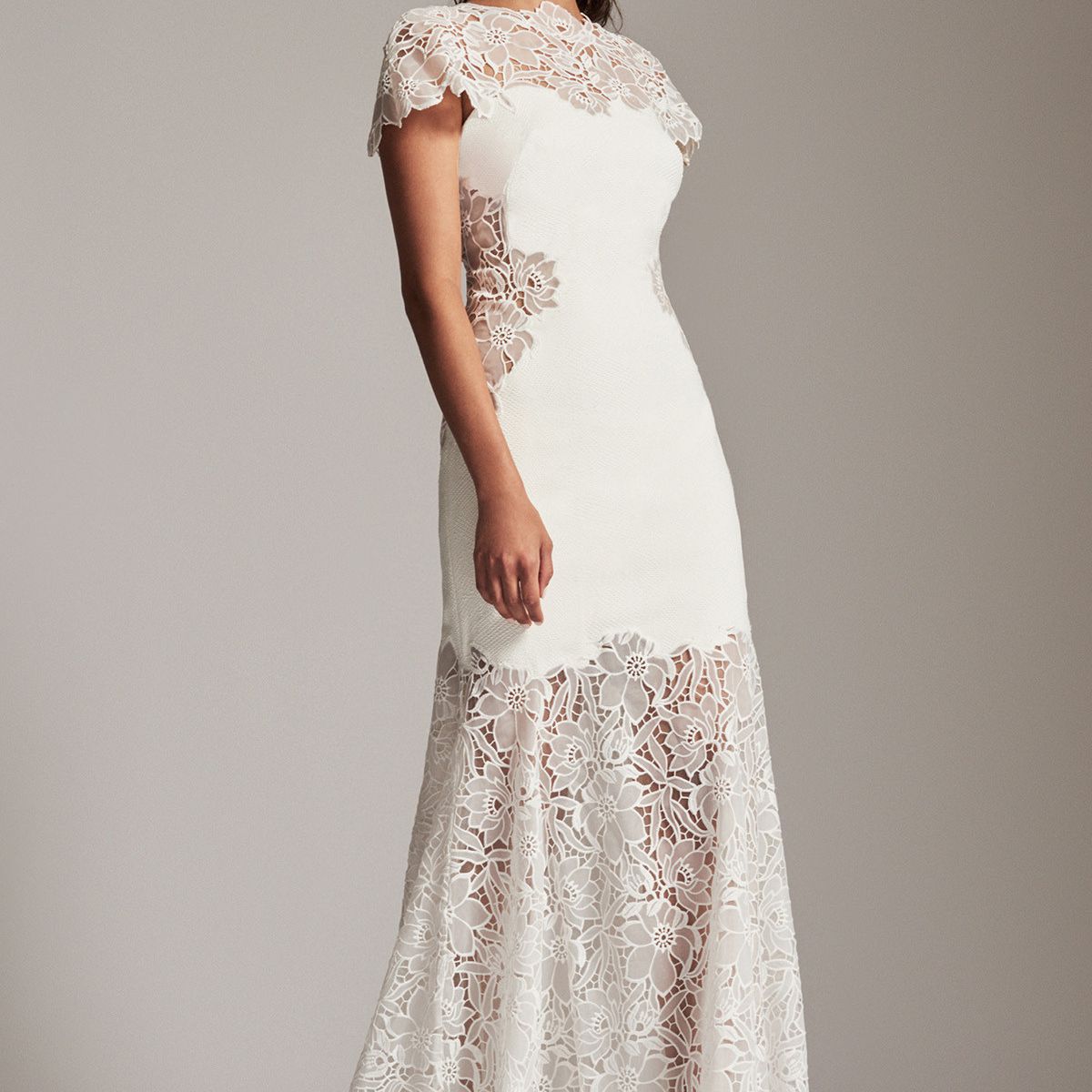 模特在幻想美人鱼婚纱