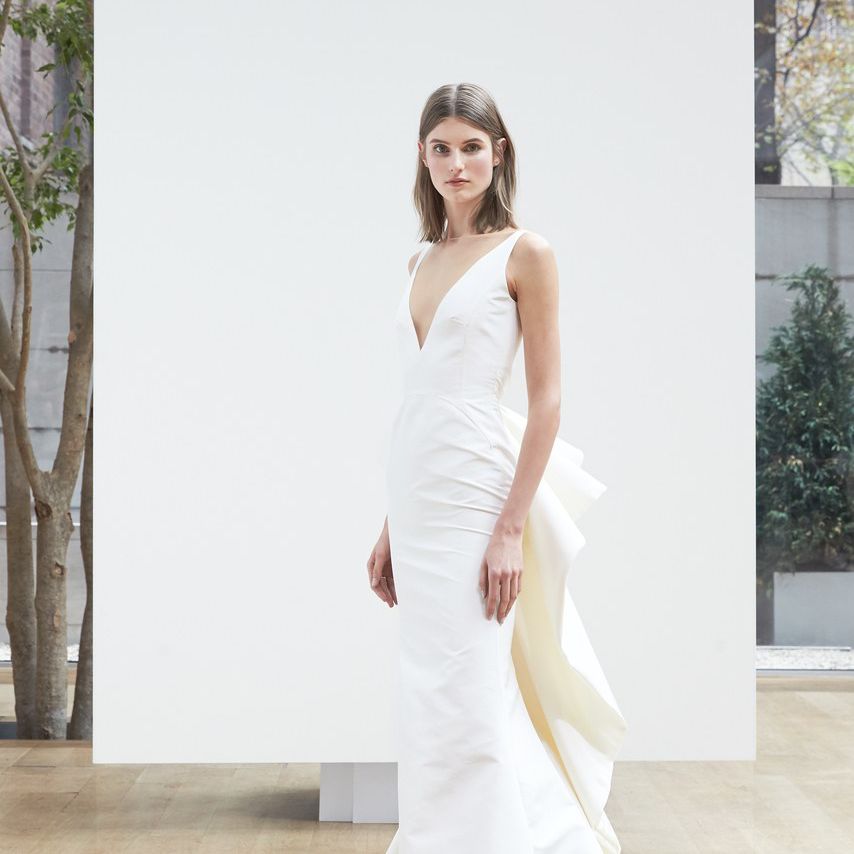 奥斯卡·德拉伦塔的婚纱V-领口