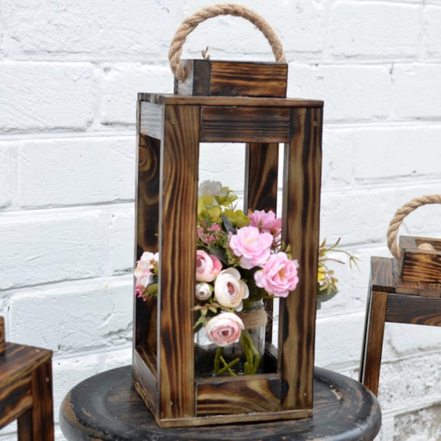 农舍的木制烛台