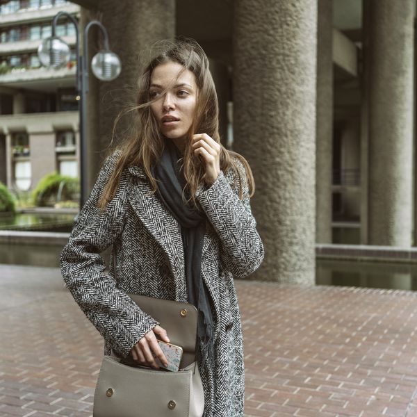 一个担心自己和伴侣渐行渐远的女人。