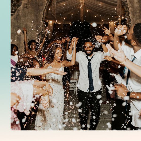 新郎新娘离开婚礼