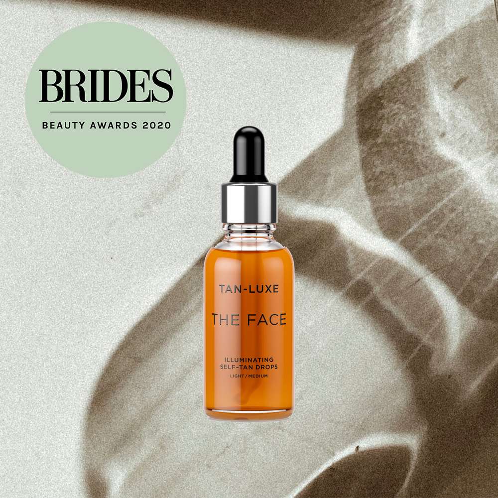 晒黑使脸型更加华丽