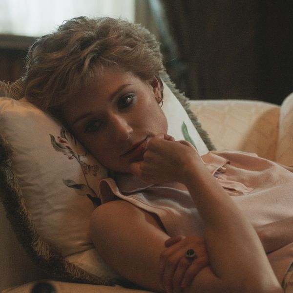 伊丽莎白·德比基饰演戴安娜王妃