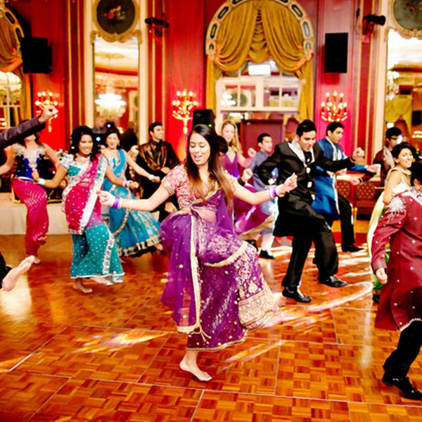 在结婚宴会跳舞