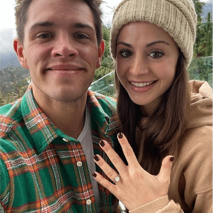 凯西陶工订婚了