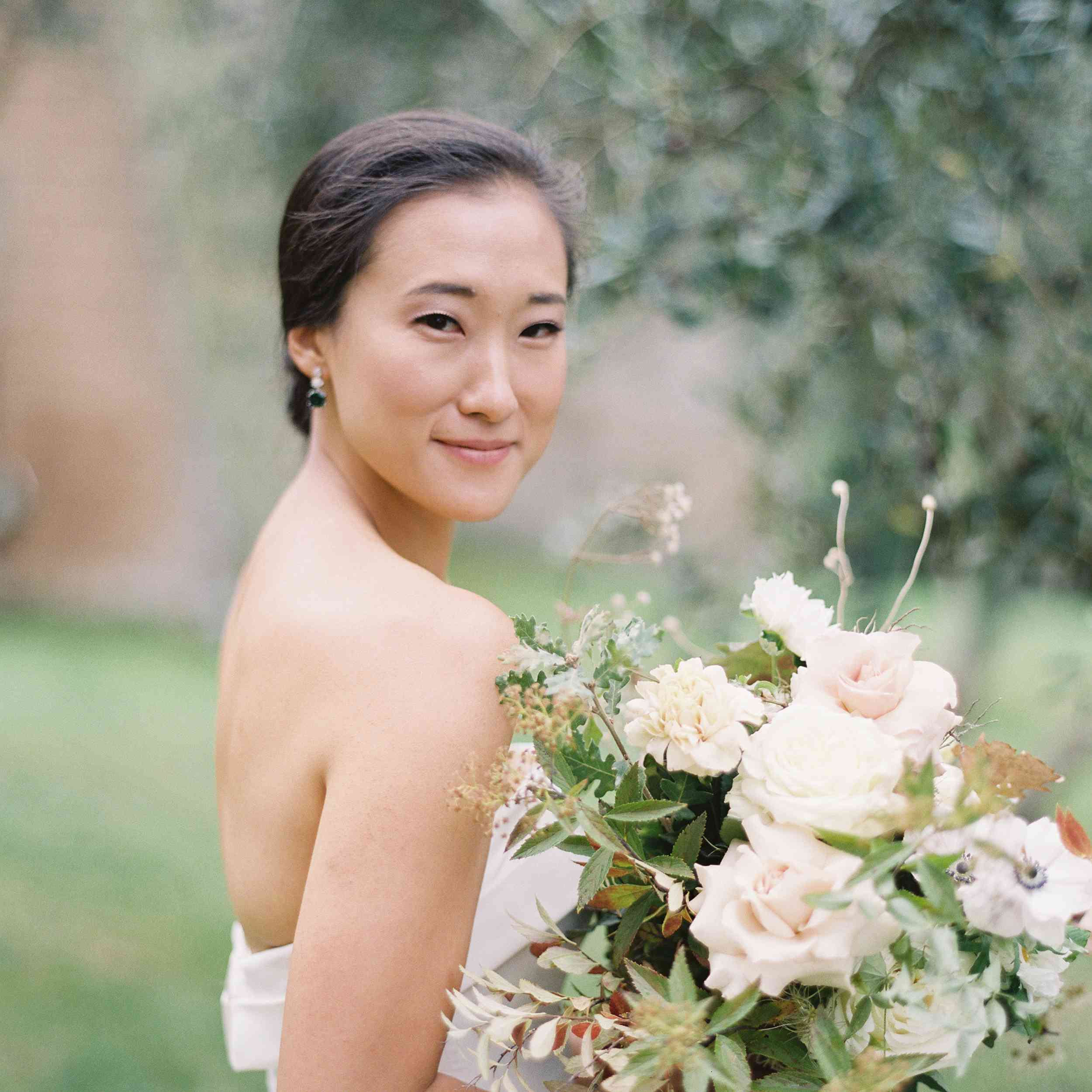 新娘手持大花束