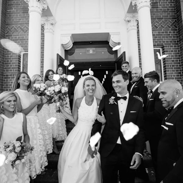 新娘和新郎退出婚礼仪式