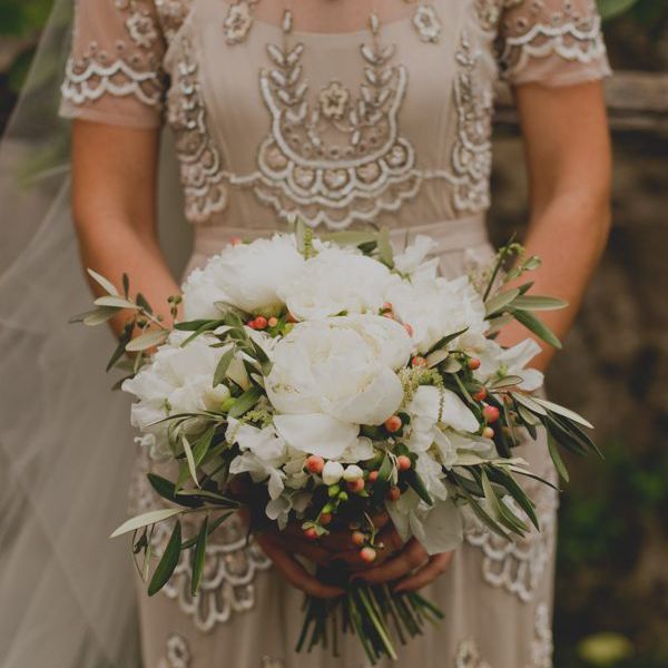 极简主义牡丹花束