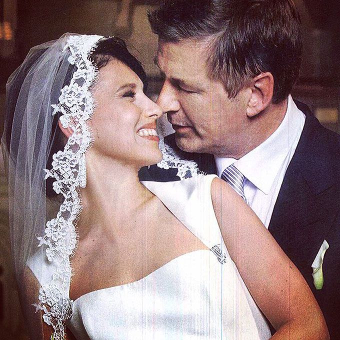 海拉利亚托马斯结婚亚历克·鲍德温在Amsale，2012