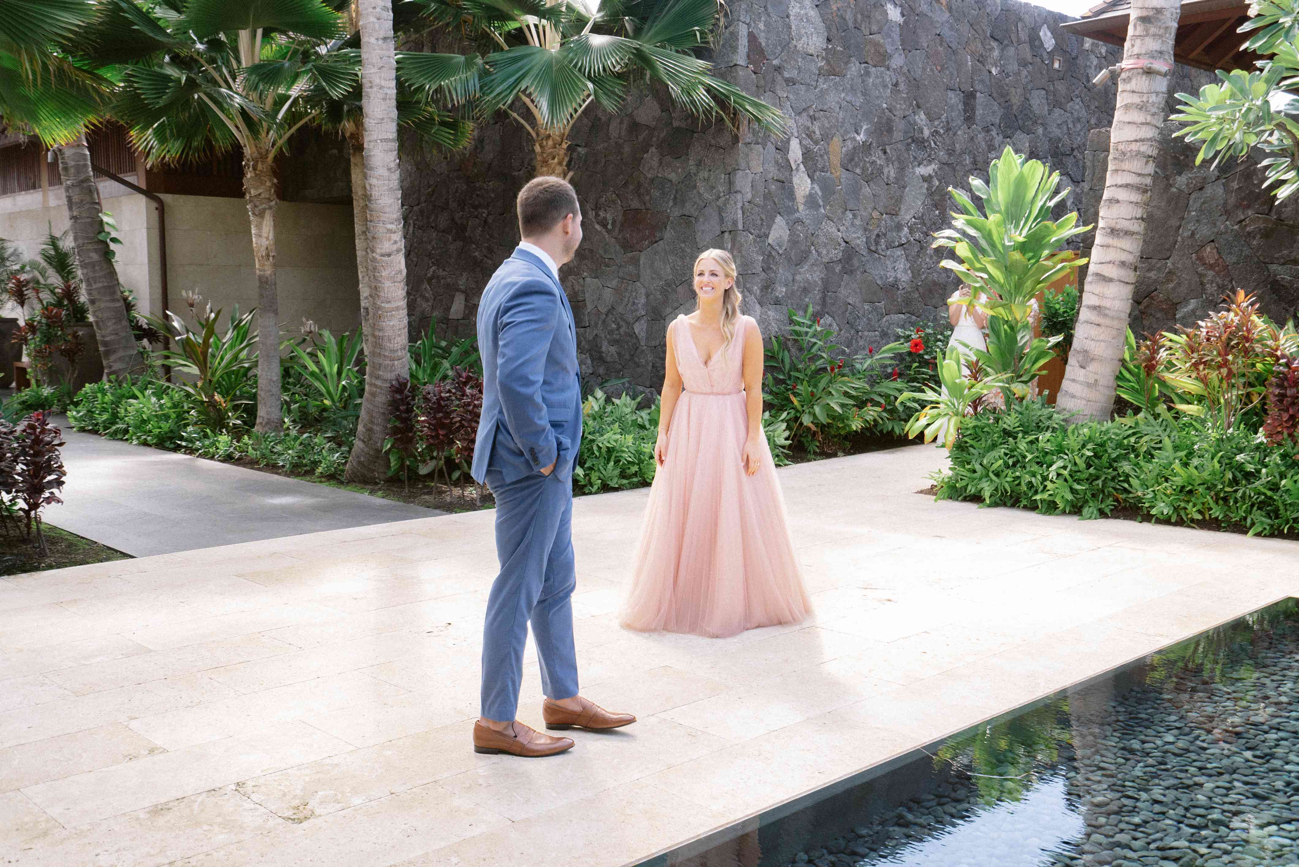 新娘和新郎先来看看