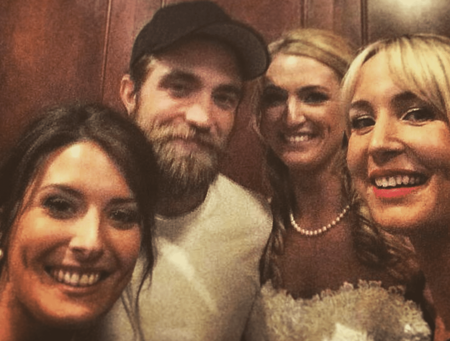 Robert Pattinson崩溃婚礼