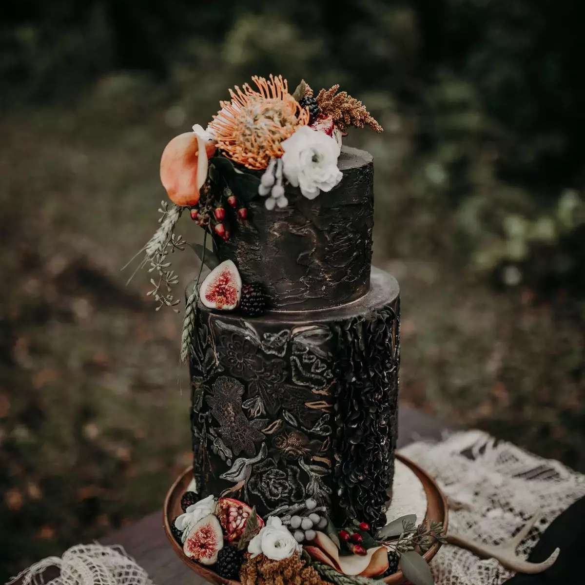 黑色精致婚礼蛋糕