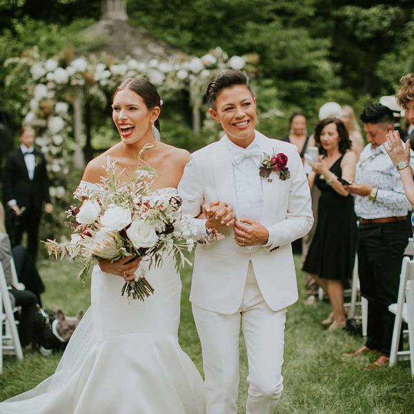 Meaghan花环和清麦克洛斯基在新泽西州的惠特尼·休斯顿的前庄园结婚了。