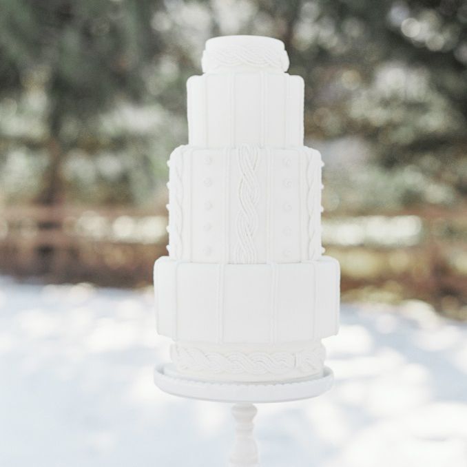 全白色多质感冬季婚礼蛋糕