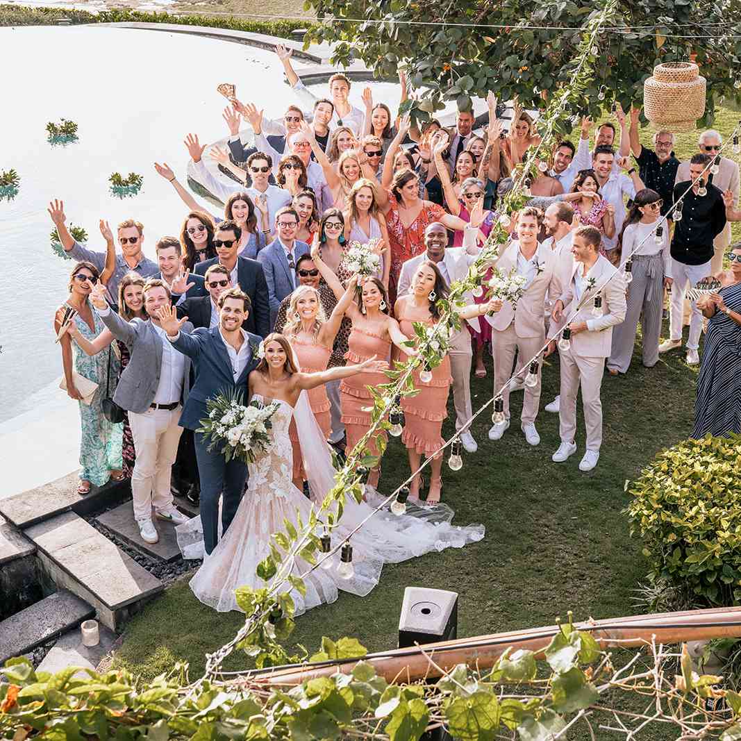 参加婚礼的客人“class=