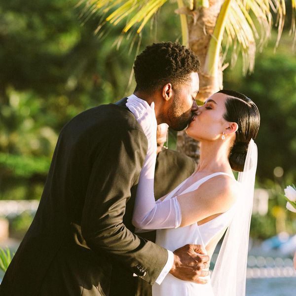 新娘和新郎接吻