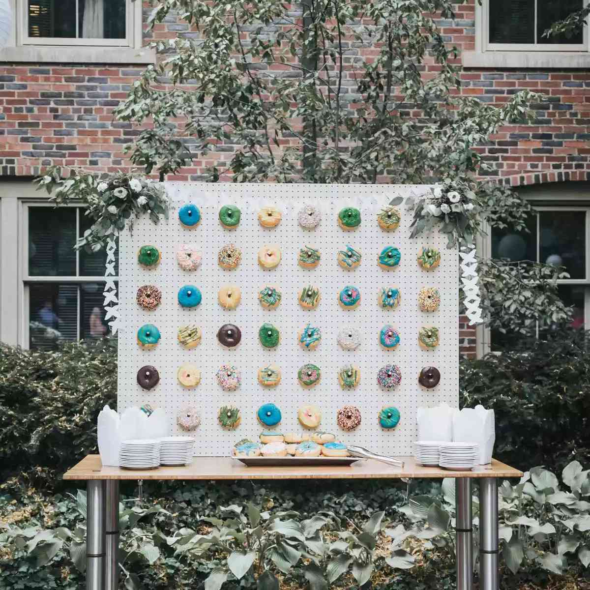 甜甜圈墙，以一系列的星系灵感甜甜圈为特色