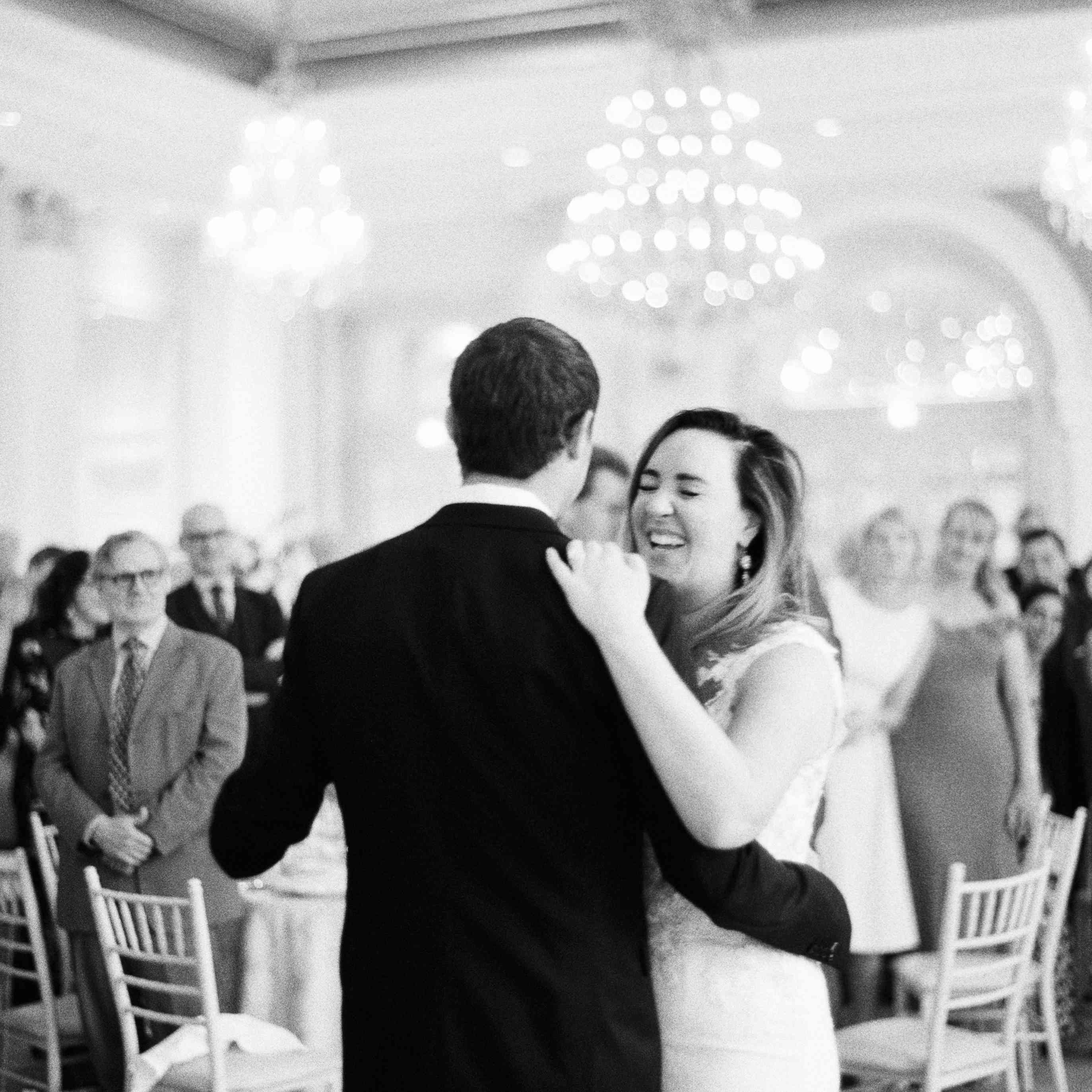 <p> first dance </ p> <br> <br>