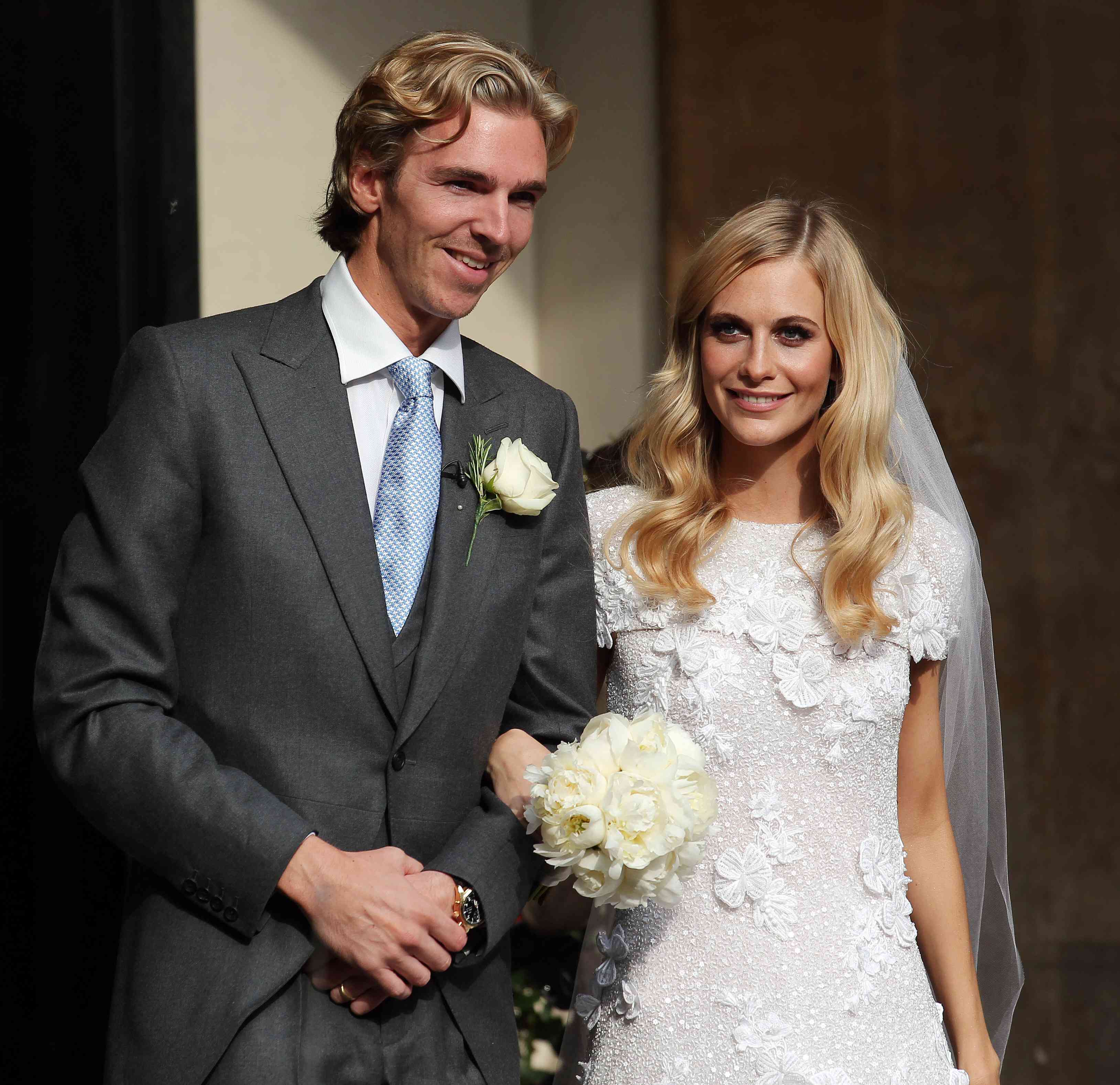 波比·德莱文尼和詹姆斯·库克的婚礼