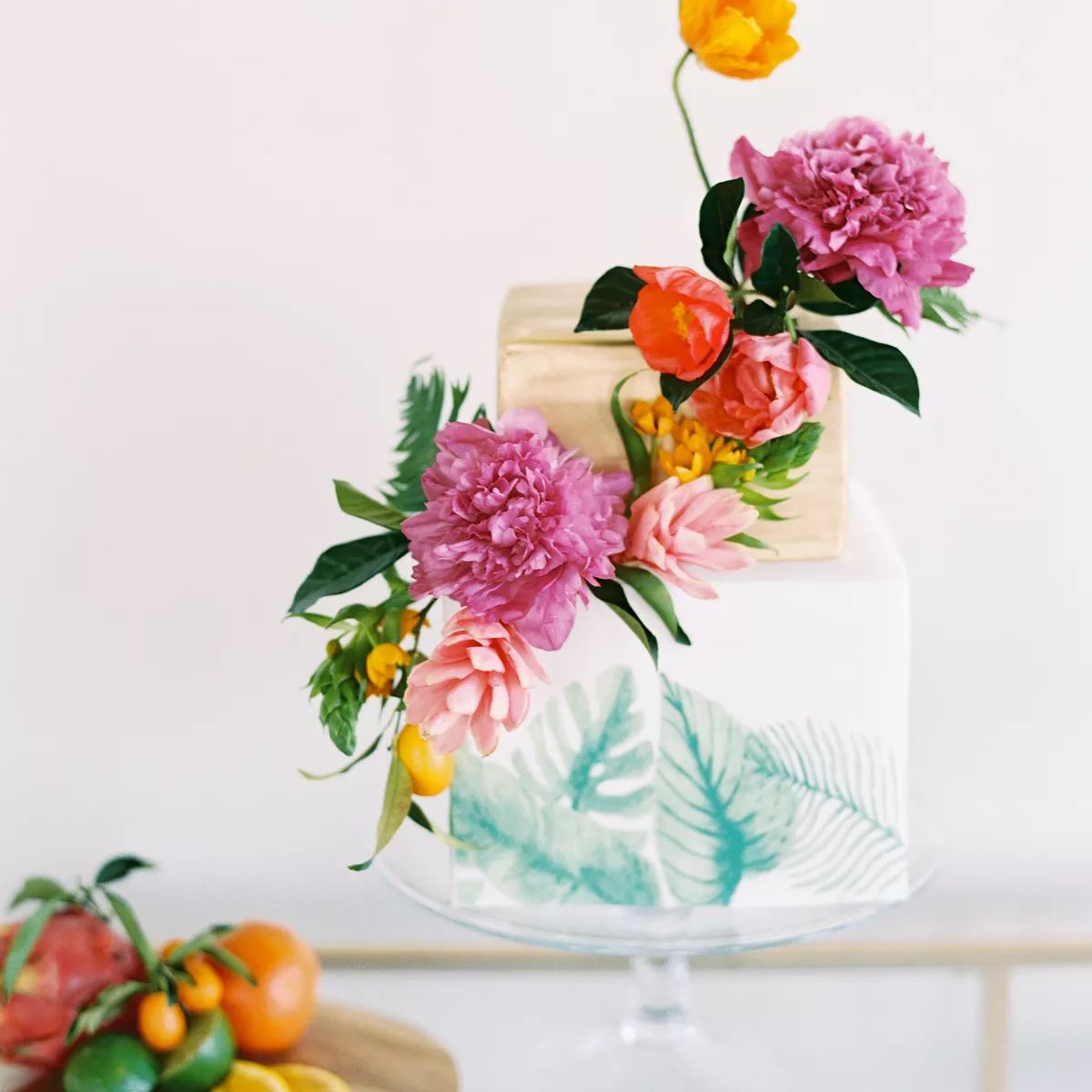 多彩的热带蛋糕