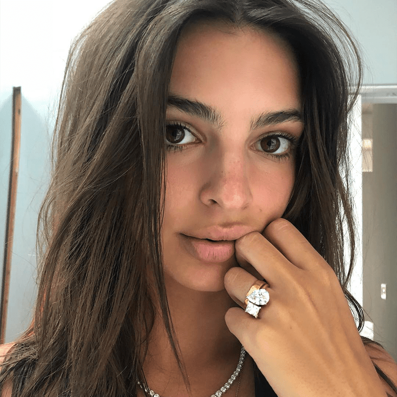 艾米丽·拉塔科夫斯基订婚戒指188bet官网88bet官网