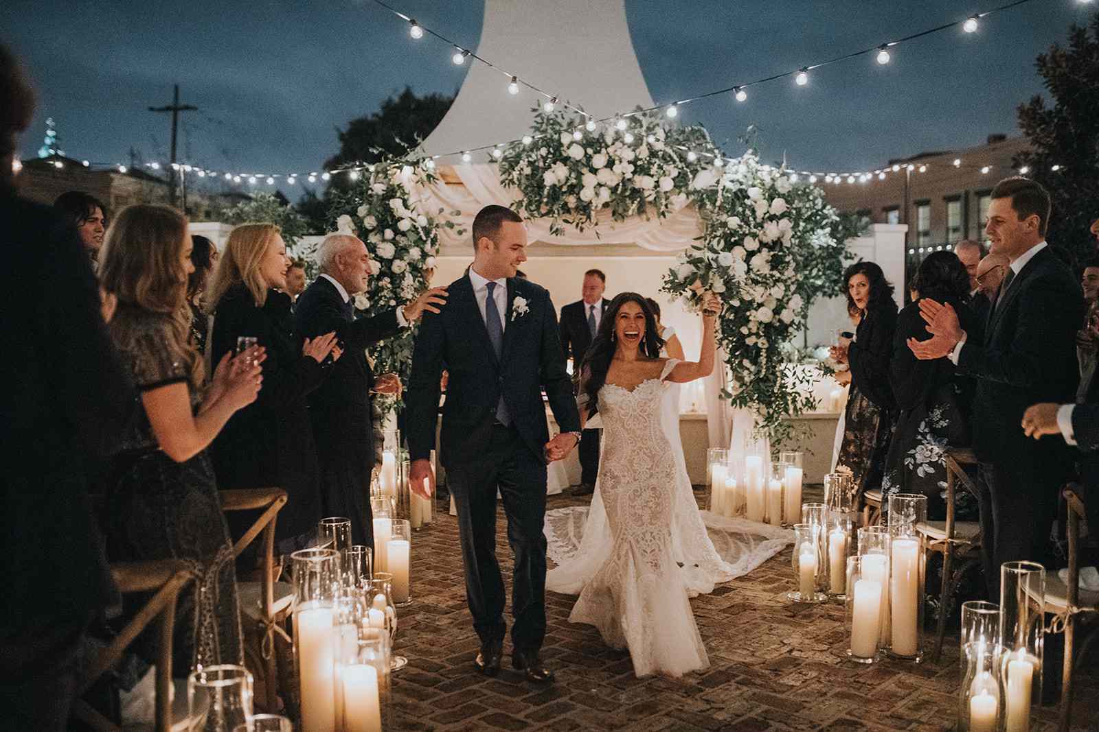 新婚夫妇出境仪式