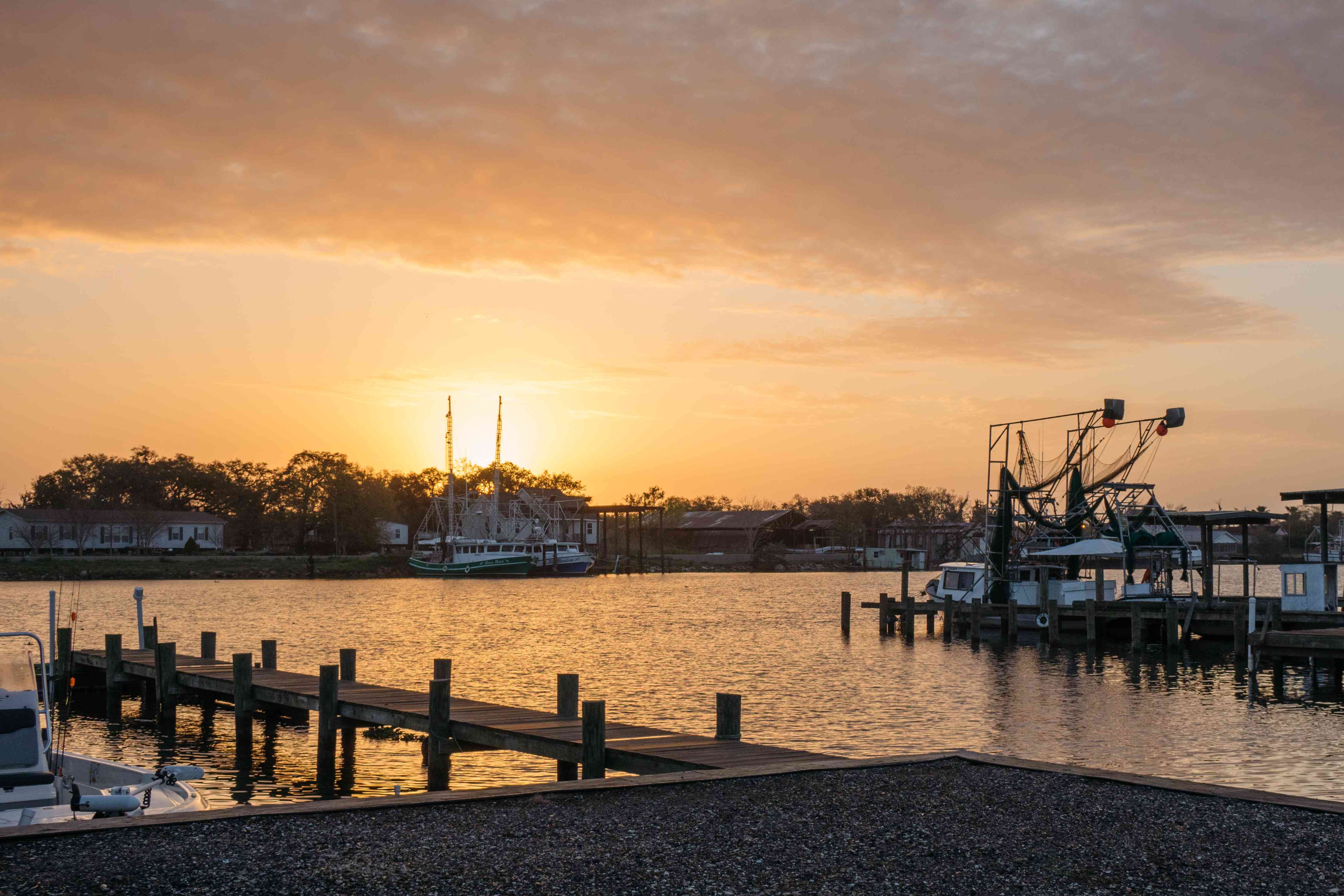新奥尔良庞恰特雷恩湖的落日