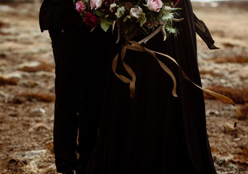 <p>深玫瑰花束</p>