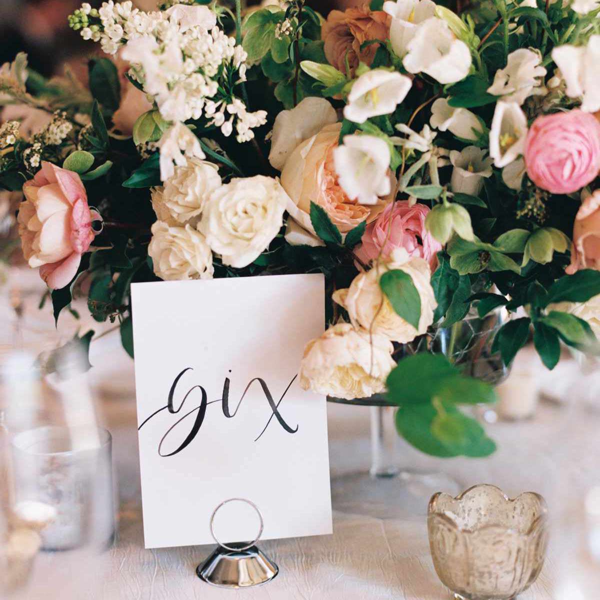 春季婚礼花的中心装饰品