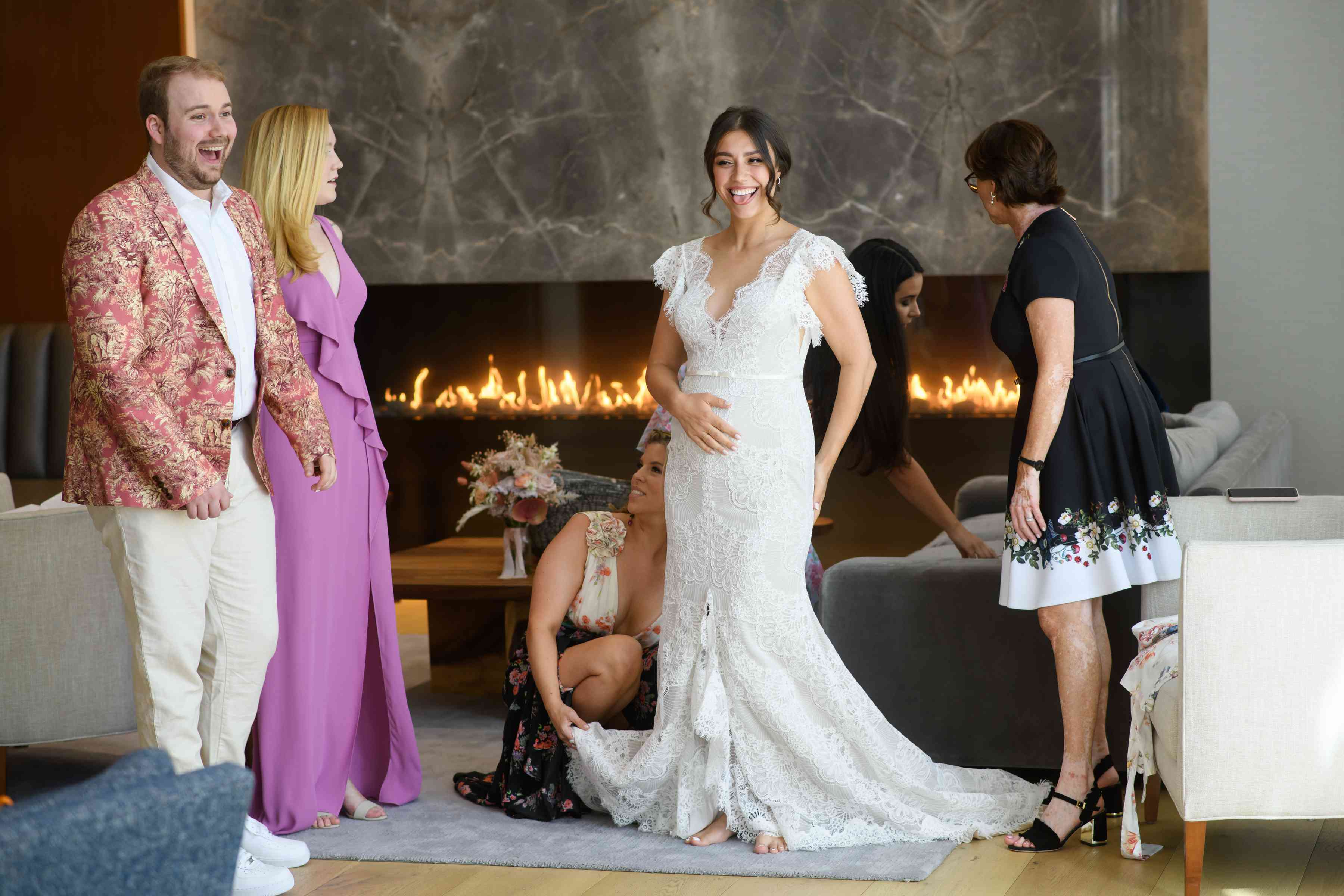 新娘和伴娘伴郎