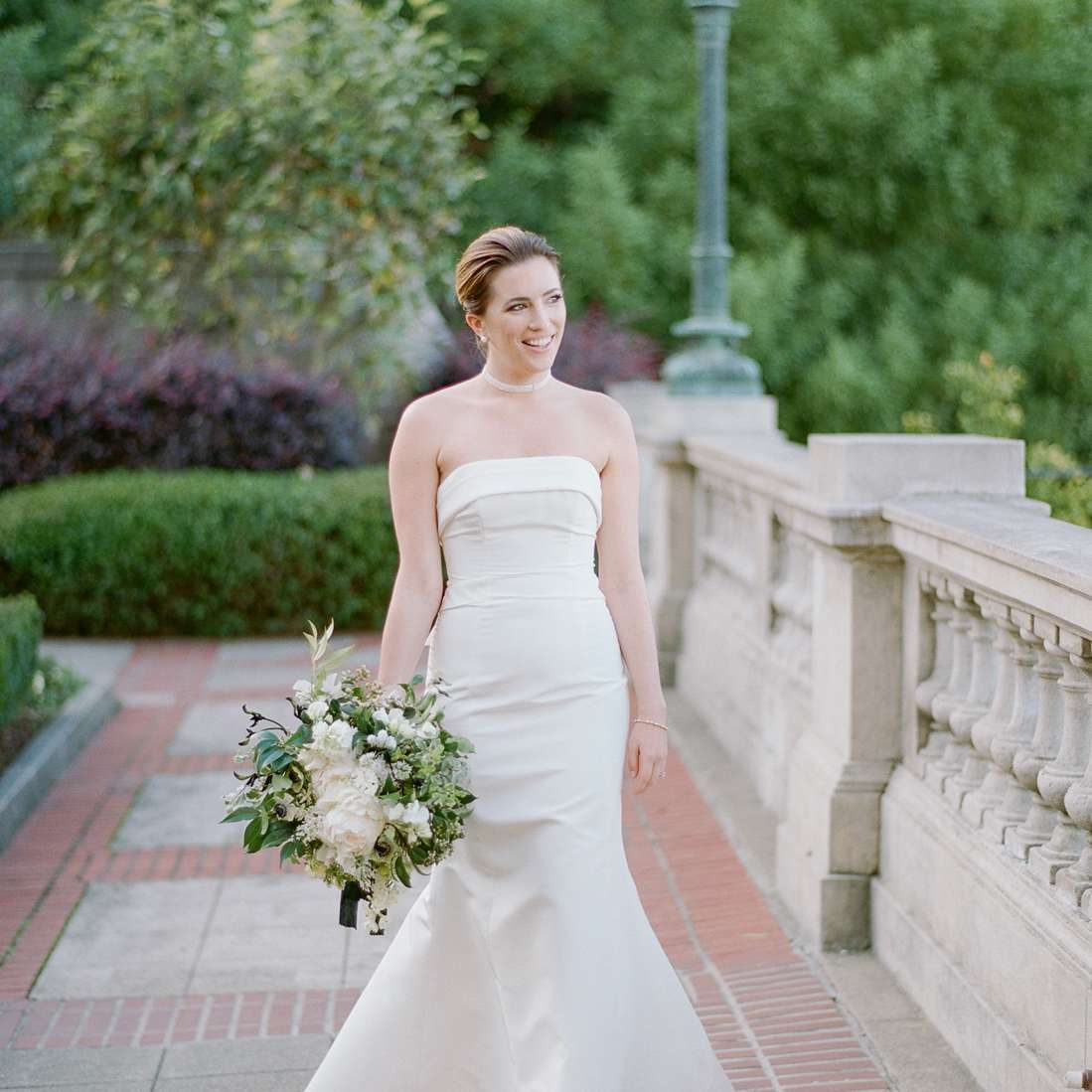 露肩小号婚纱礼服的Carolina Herrera