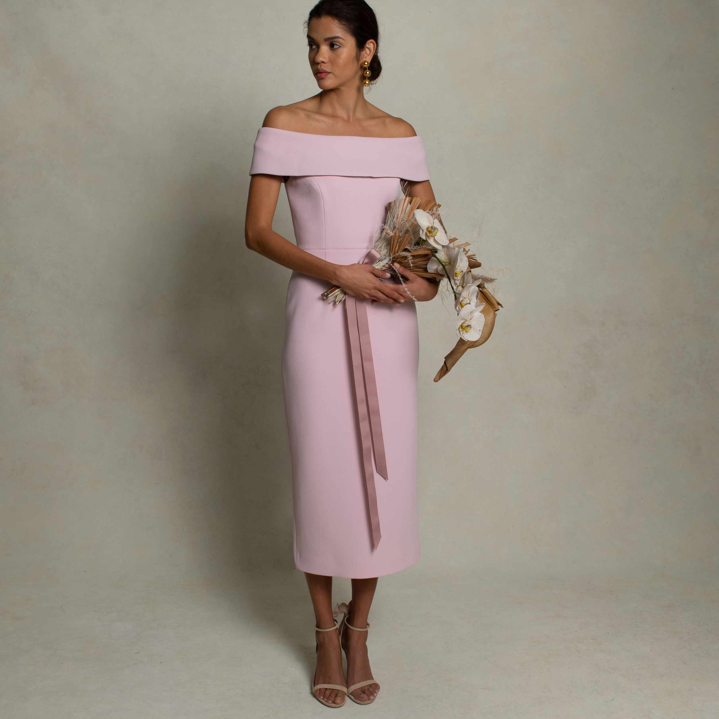 粉红色的肩膀上肩膀