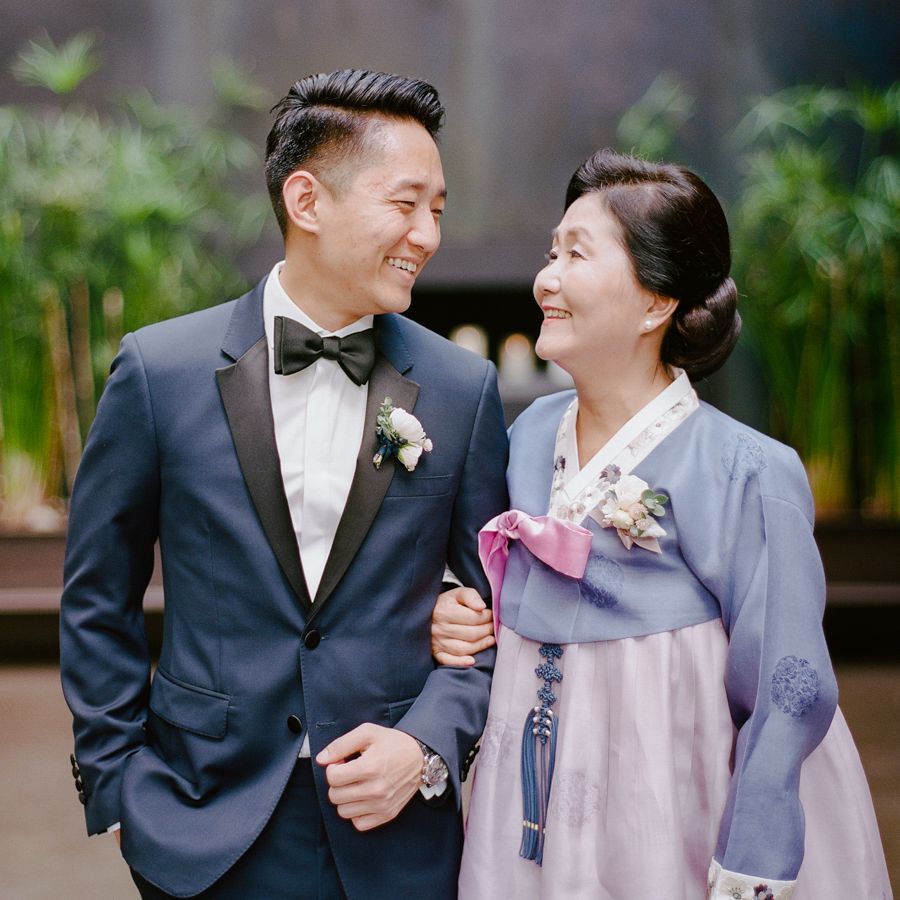 新郎和新郎的母亲