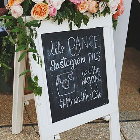 婚礼主题标签和花草chalboard一帧标志