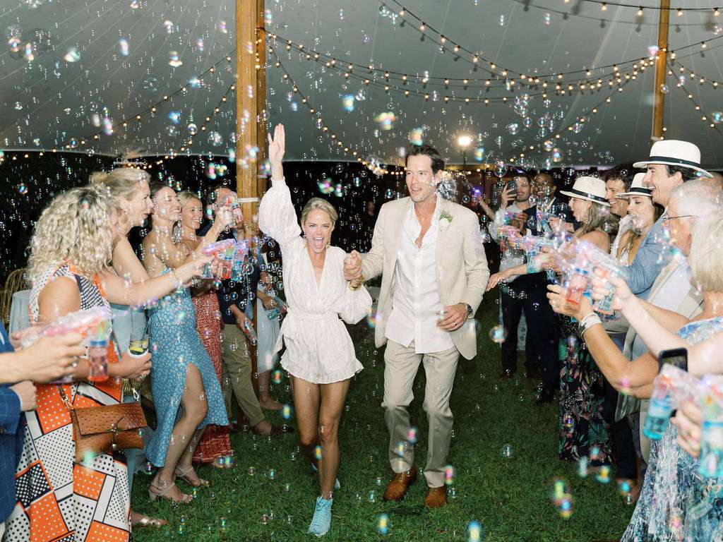 新婚夫妇远走高飞的接待