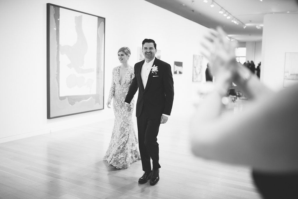 新娘和新郎进入接待