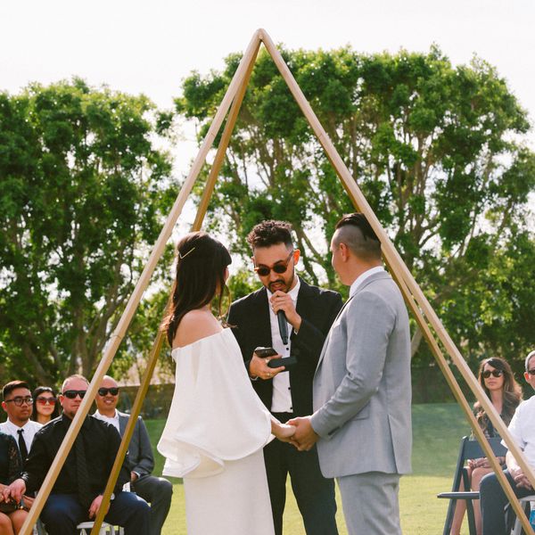 新娘和新郎交换誓言