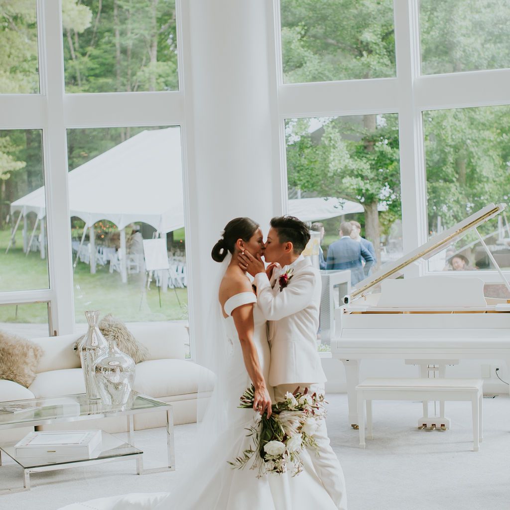 这对接吻情侣的肖像